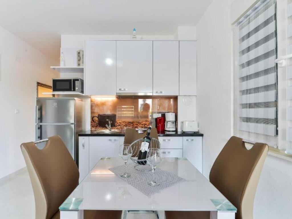 Apartmani Velic Vir Exterior foto